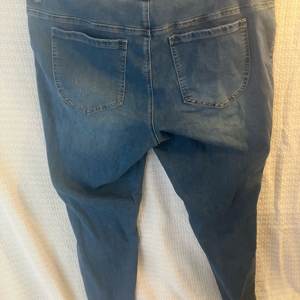 Capri  Jeans - Picture 4 of 4